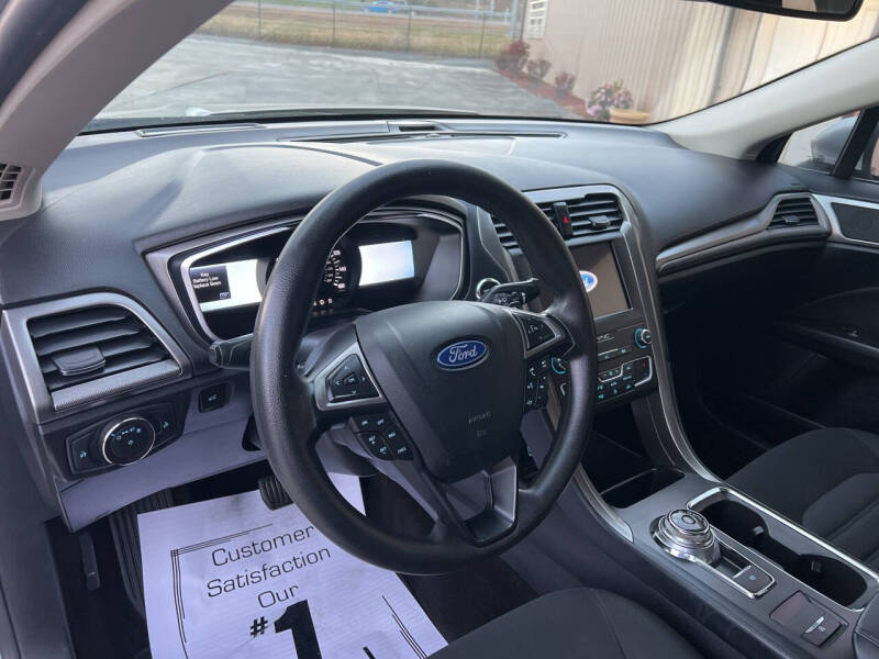 2019 Ford Fusion SE photo 5