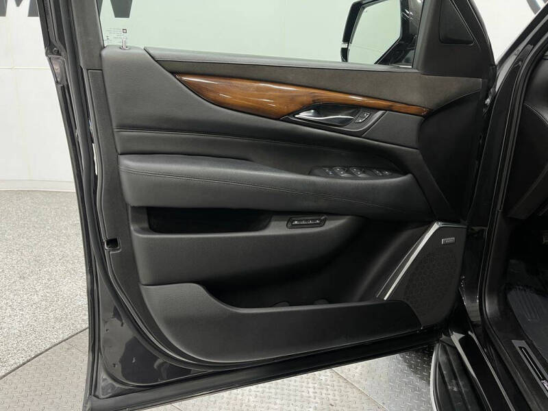 2016 Cadillac Escalade Luxury Collection