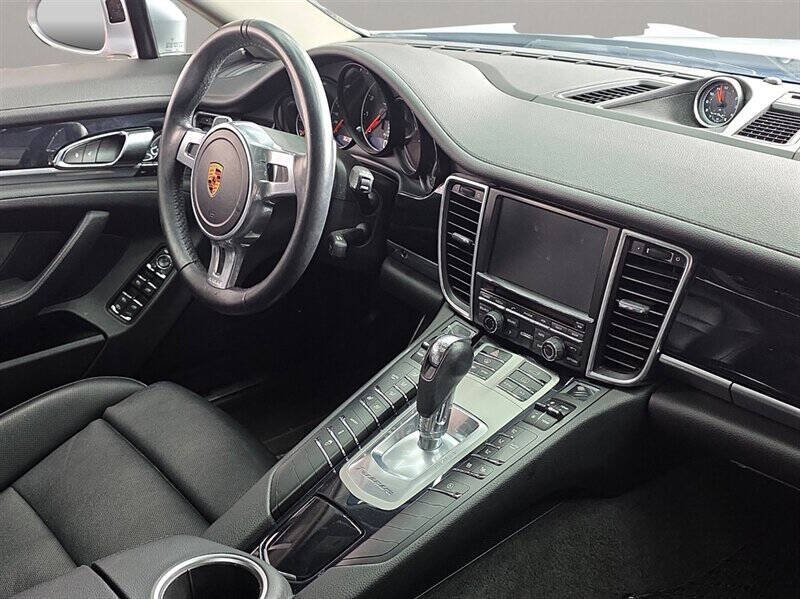 2016 Porsche Panamera 4