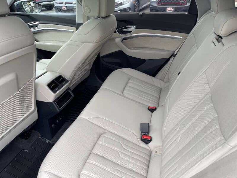 2019 Audi e-tron quattro Prestige