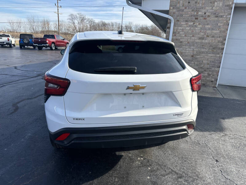 2025 Chevrolet Trax LS