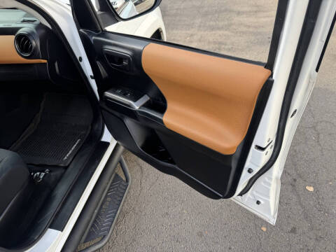 2017 Toyota Tacoma SR5 V6