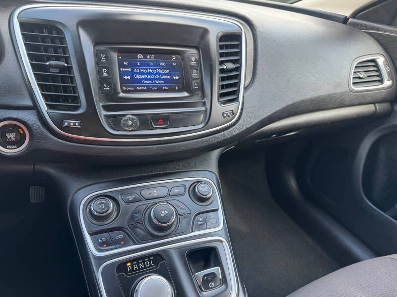 2015 Chrysler 200 Limited