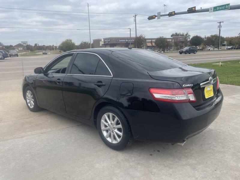 2011 Toyota Camry XLE photo 5