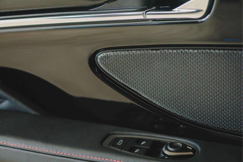 2025 Aston Martin DB12 V8