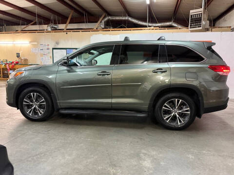 2017 Toyota Highlander LE