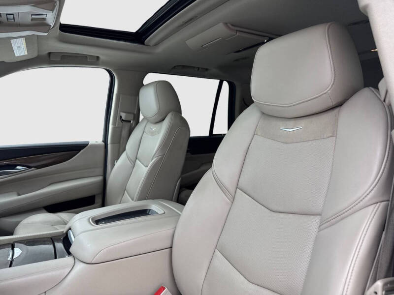 2018 Cadillac Escalade Luxury