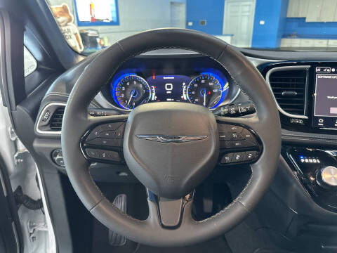 2024 Chrysler Pacifica Touring