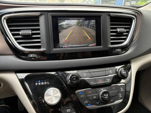 2020 Chrysler Voyager LX