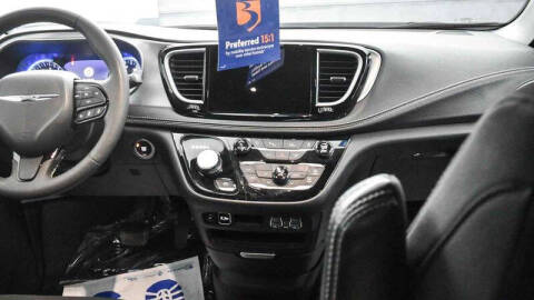 2024 Chrysler Pacifica Touring