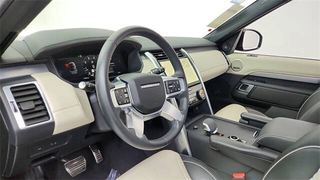 2024 Land Rover Discovery P300 Dynamic SE
