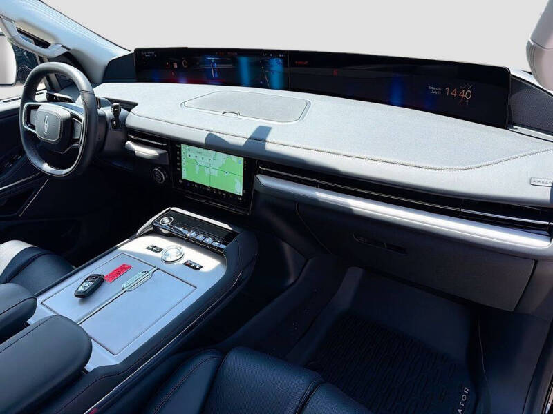 2026 Lincoln Navigator Premiere