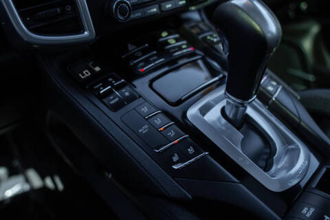 2017 Porsche Cayenne Platinum Edition