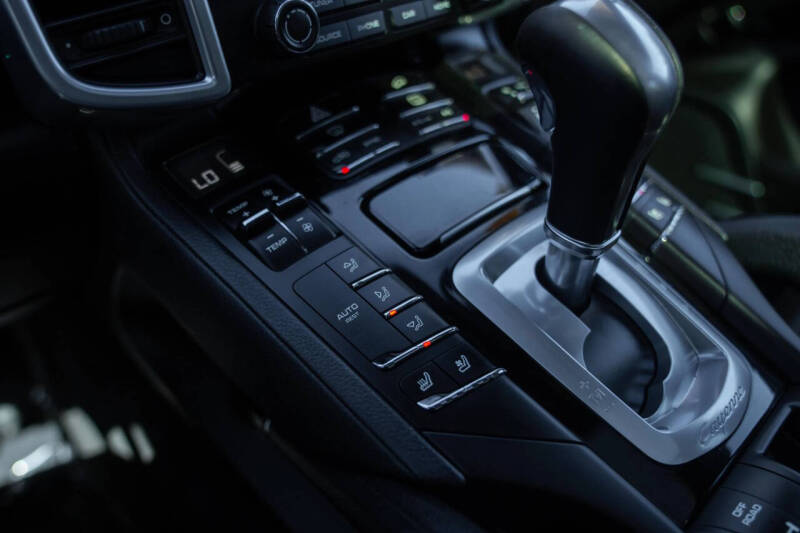 2017 Porsche Cayenne Platinum Edition