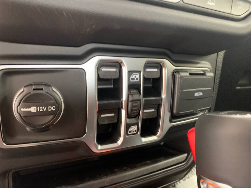 2025 Jeep Gladiator High Tide