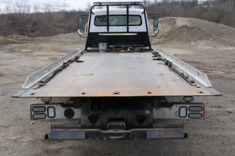 2021 Freightliner M2 106