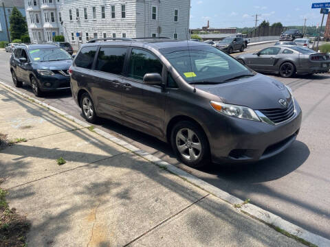 2014 Toyota Sienna LE 8-Passenger
