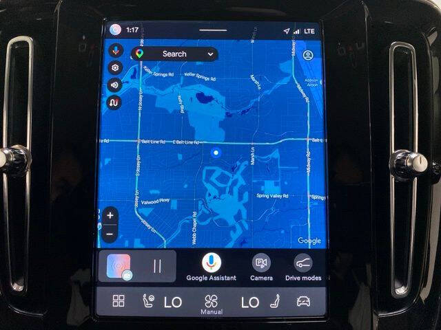 2025 Volvo XC40 B5 Core Bright Theme