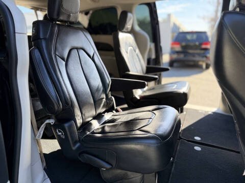 2017 Chrysler Pacifica Touring-L
