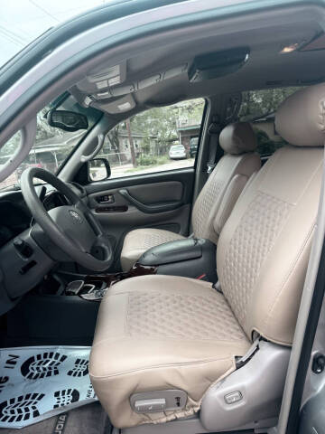 2004 Toyota Sequoia SR5