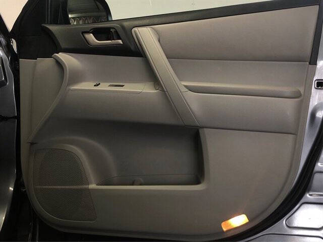 2011 Toyota Highlander SE