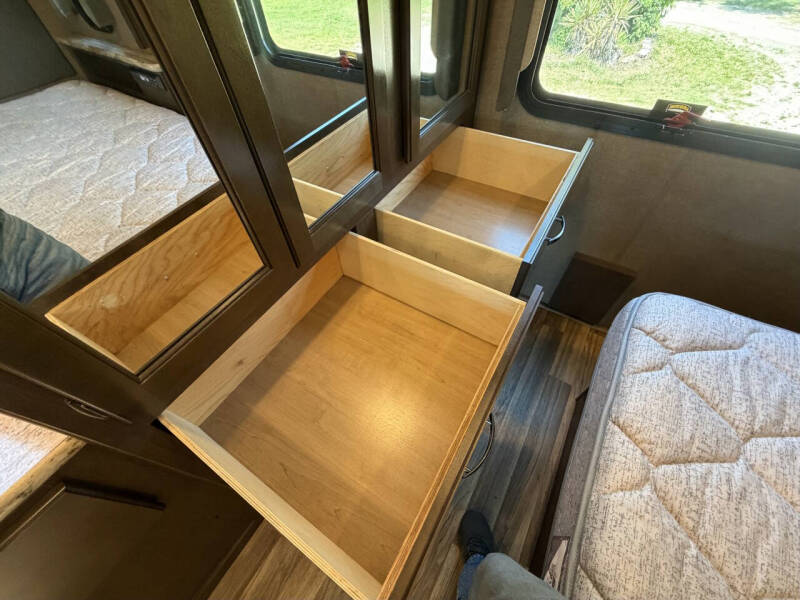 2018 Thor Motor Coach Ace 30.3