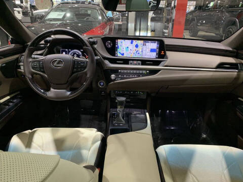 2021 Lexus ES 300h Ultra Luxury