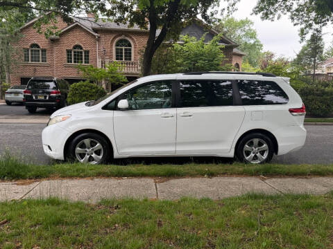 2011 Toyota Sienna LE 8-Passenger