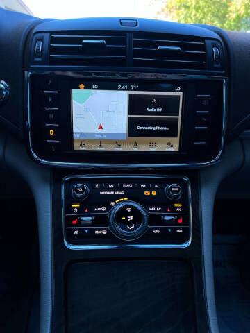 2017 Lincoln Continental Select