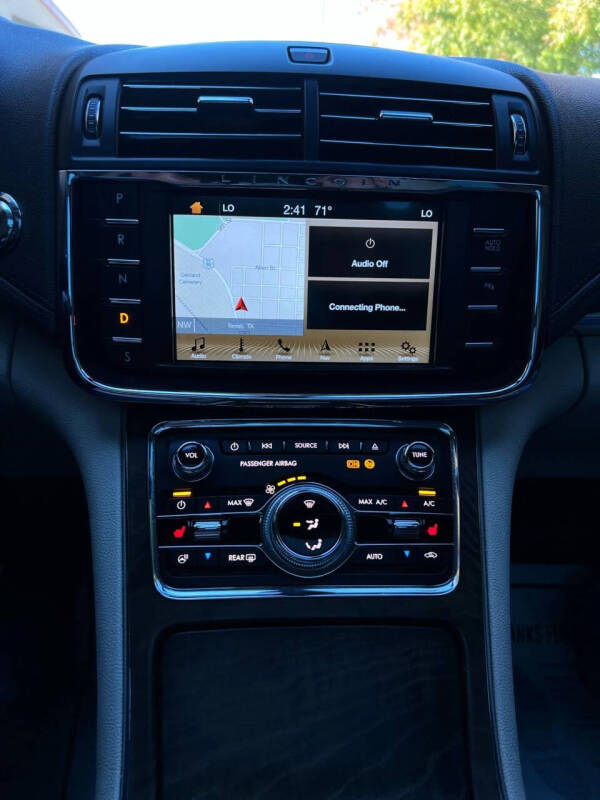 2017 Lincoln Continental Select