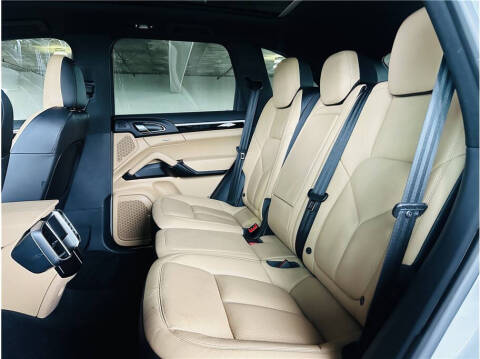 2017 Porsche Cayenne Platinum Edition