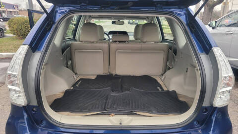 2014 Toyota Prius v Five