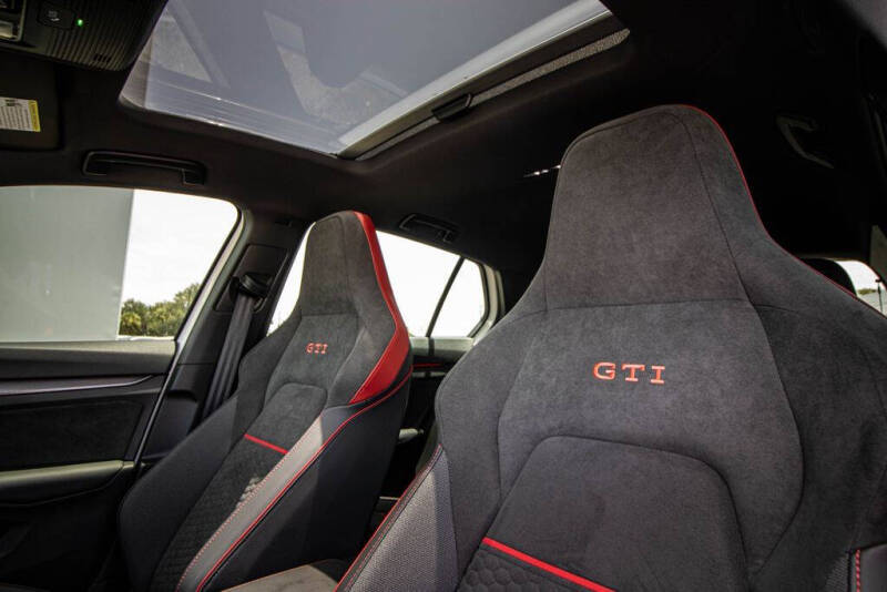 2025 Volkswagen Golf GTI SE