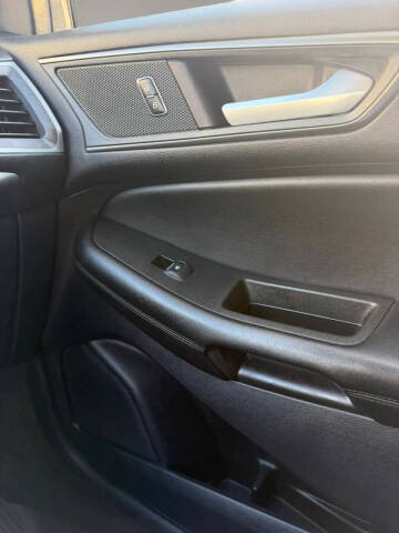 2020 Ford Edge SE