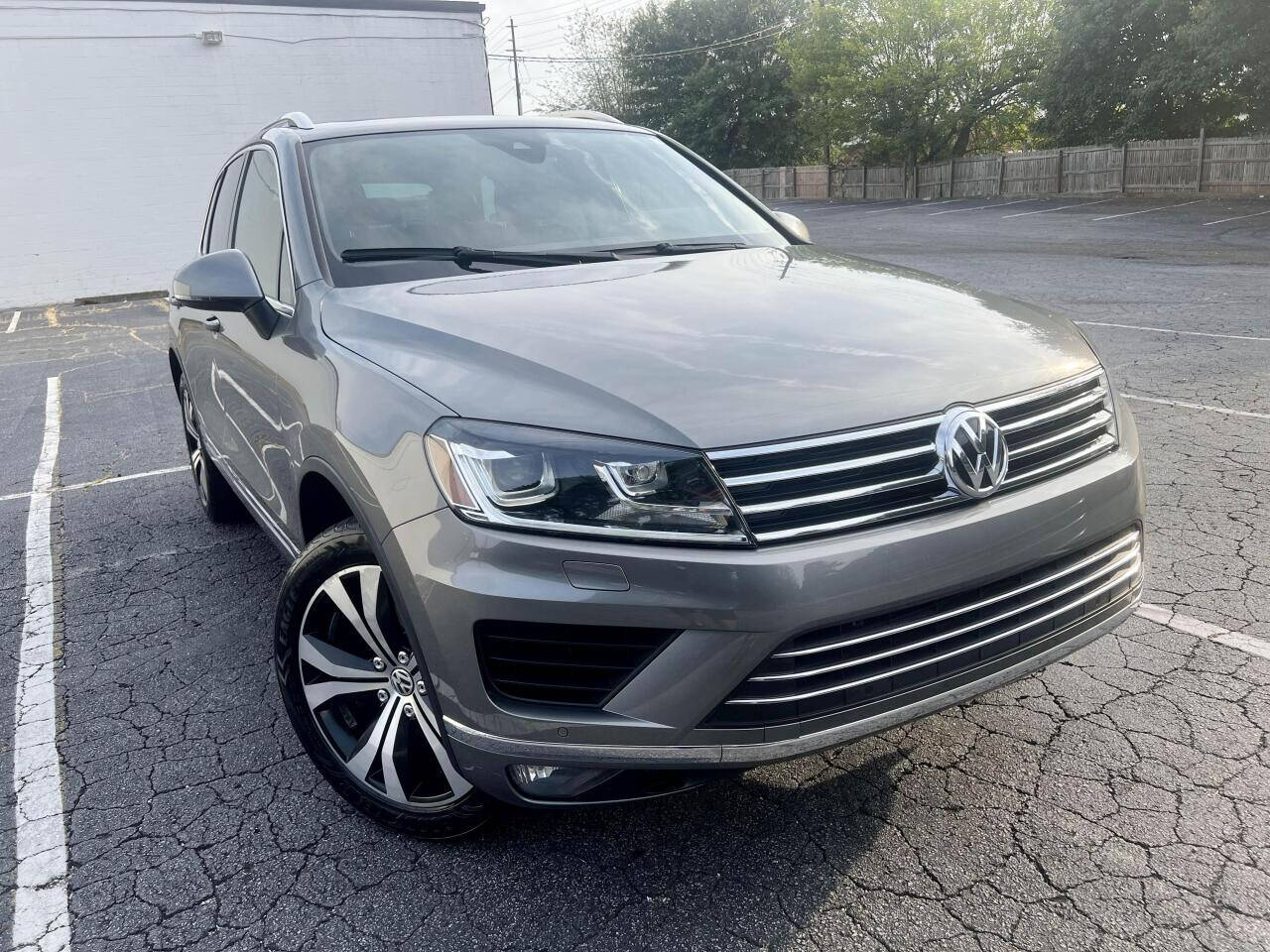 2017 Volkswagen Touareg For Sale - ®