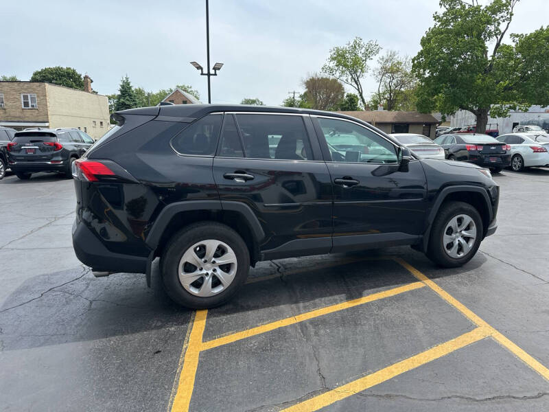 2023 Toyota RAV4 LE