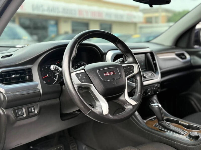2017 GMC Acadia SLE-2