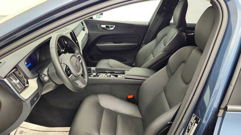 2025 Volvo XC60 B5 Plus Dark Theme