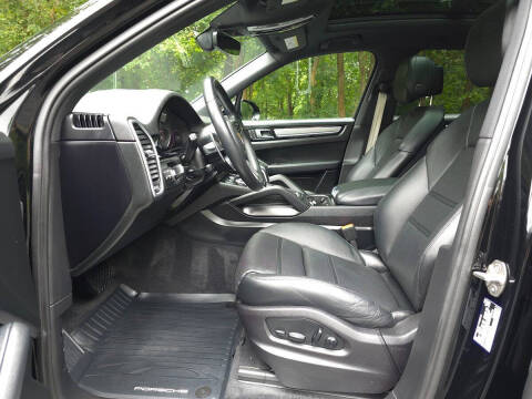 2023 Porsche Cayenne Platinum Edition