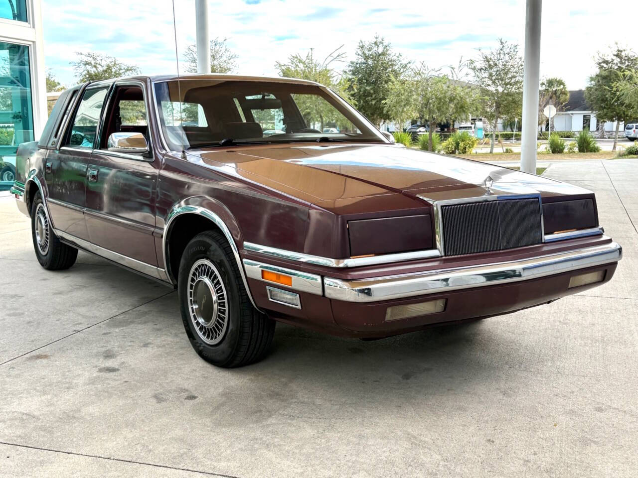 1990 Chrysler New Yorker 4