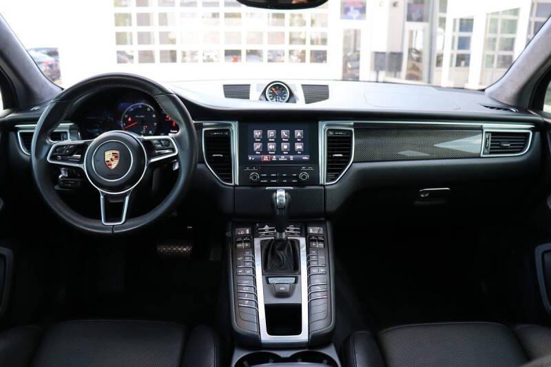 2017 Porsche Macan