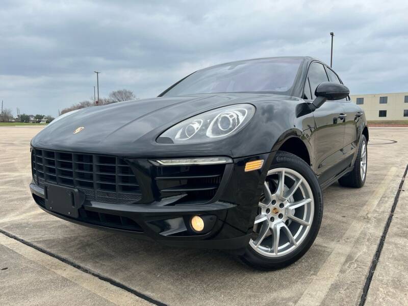 2015 Porsche Macan for sale at AUTO DIRECT Bellaire in Houston TX