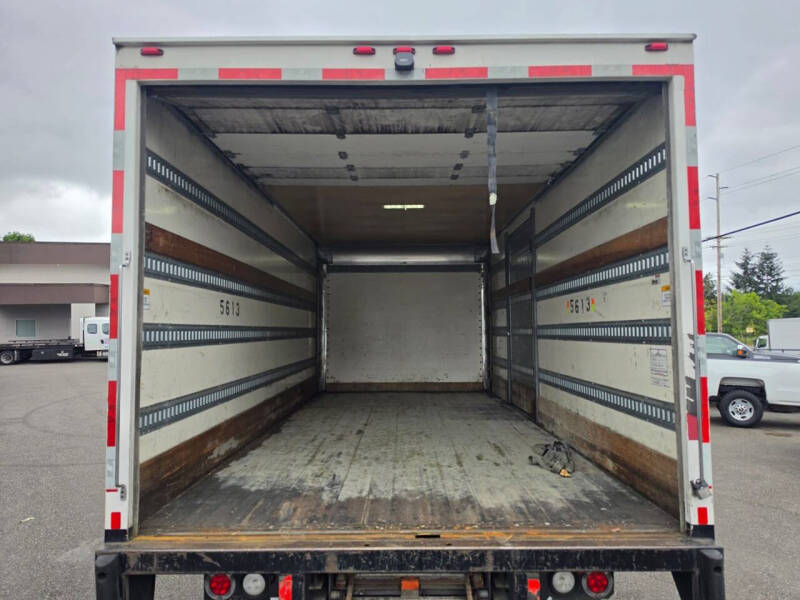 2018 Freightliner M2 106