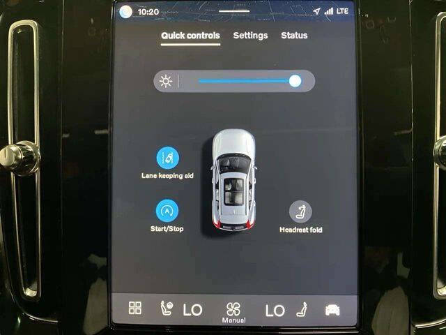 2025 Volvo XC40 B5 Plus Bright Theme