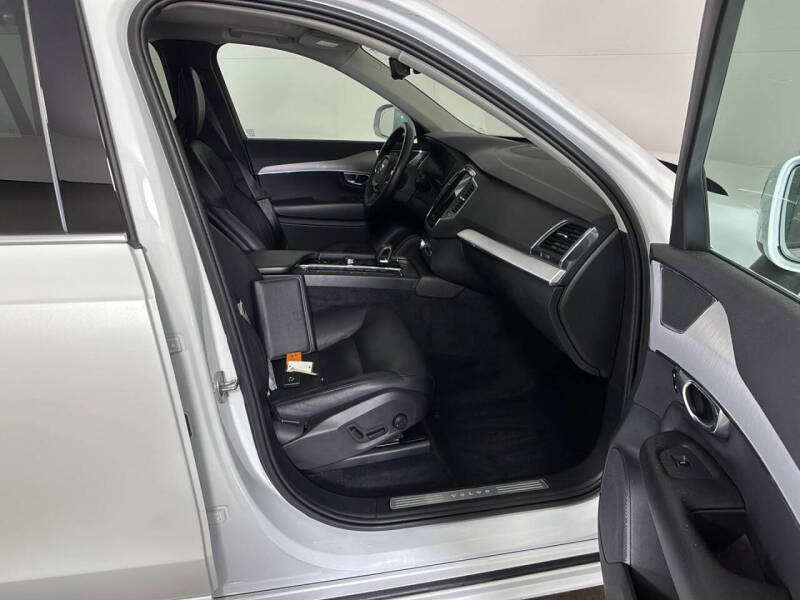 2023 Volvo XC90 B5 Core