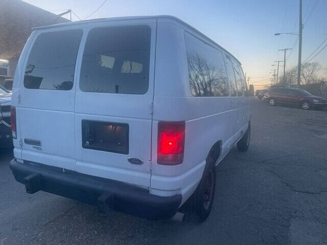 2007 Ford Econoline Wagon XLT photo 5