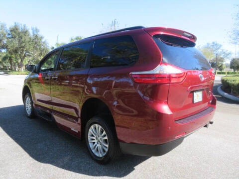2017 Toyota Sienna XLE Premium 8-Passenger