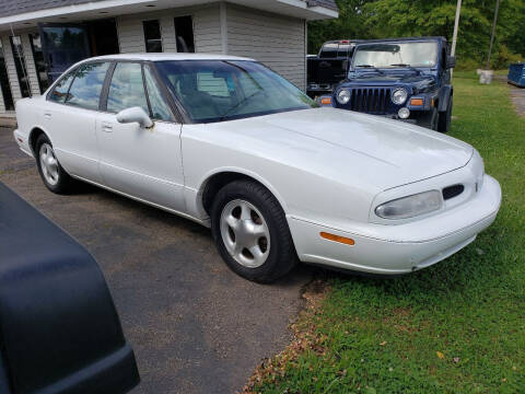 1996 Oldsmobile Eighty-Eight for sale at MEDINA WHOLESALE LLC in Wadsworth OH