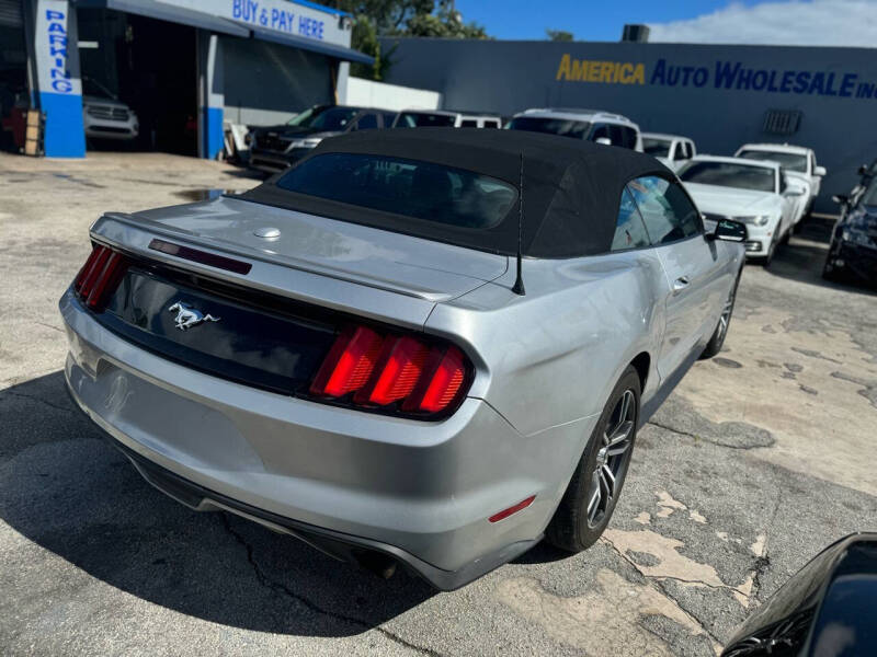 2017 Ford Mustang EcoBoost Premium photo 3