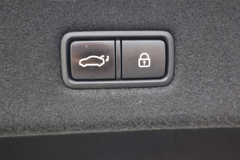 2019 Genesis G90